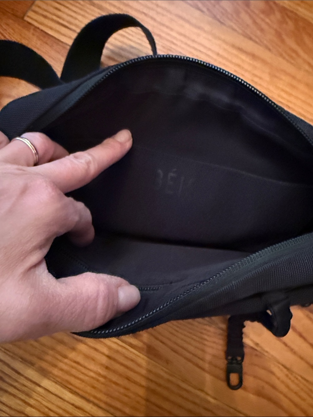 BEIS The Travel Crossbody Black - Picture 3 of 3